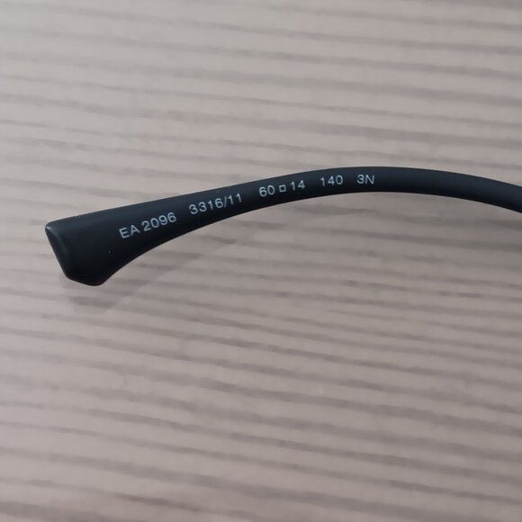 Sunglasses Emporio Armani - Picture 4 of 6